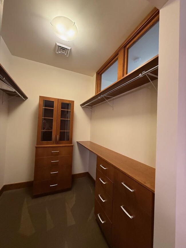 Building Photo - Blue Earth One Bedroom For Lease