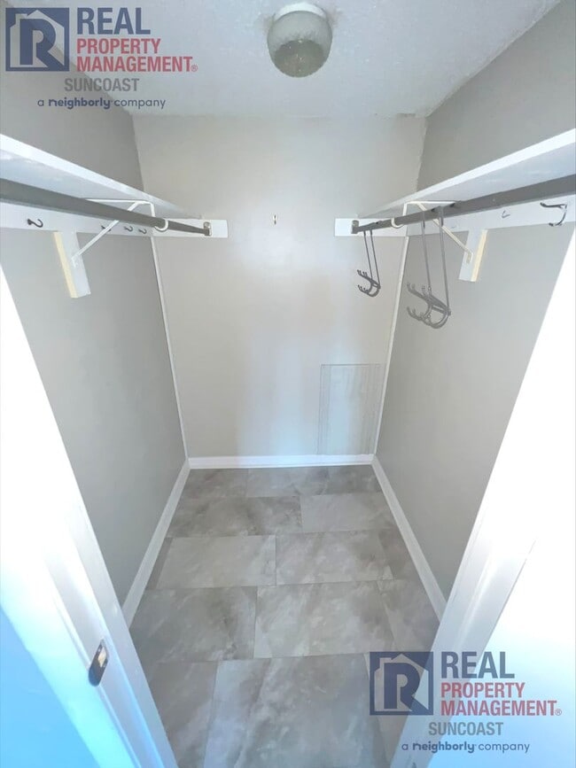 Building Photo - 4109 Lake Bayshore Dr