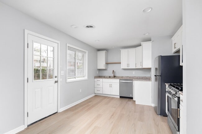 Building Photo - 2021 St Christopher Dr
