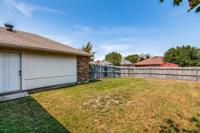 Building Photo - Lovely 3 Bedroom, 2 Bathroom Home in Mesqu...