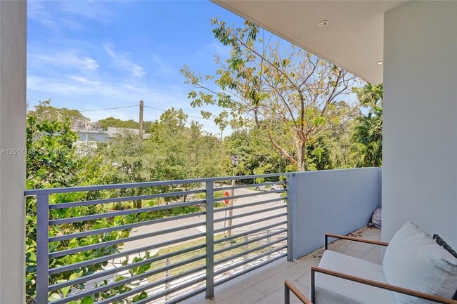 Building Photo - 2851 SW 33rd Ct
