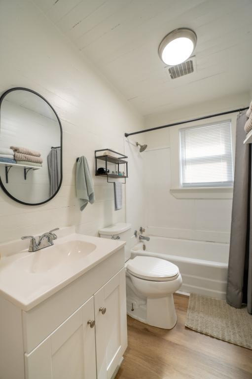 Building Photo - 614 E Brushy Valley Dr