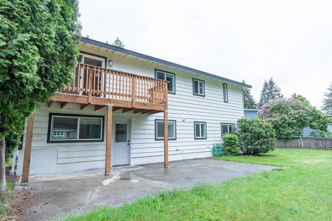 Building Photo - 4bed/3bath home in Finn Hill