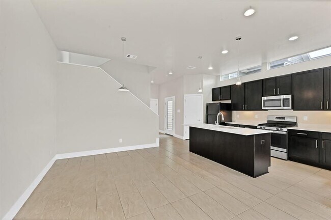 Building Photo - 4411 Hershe St