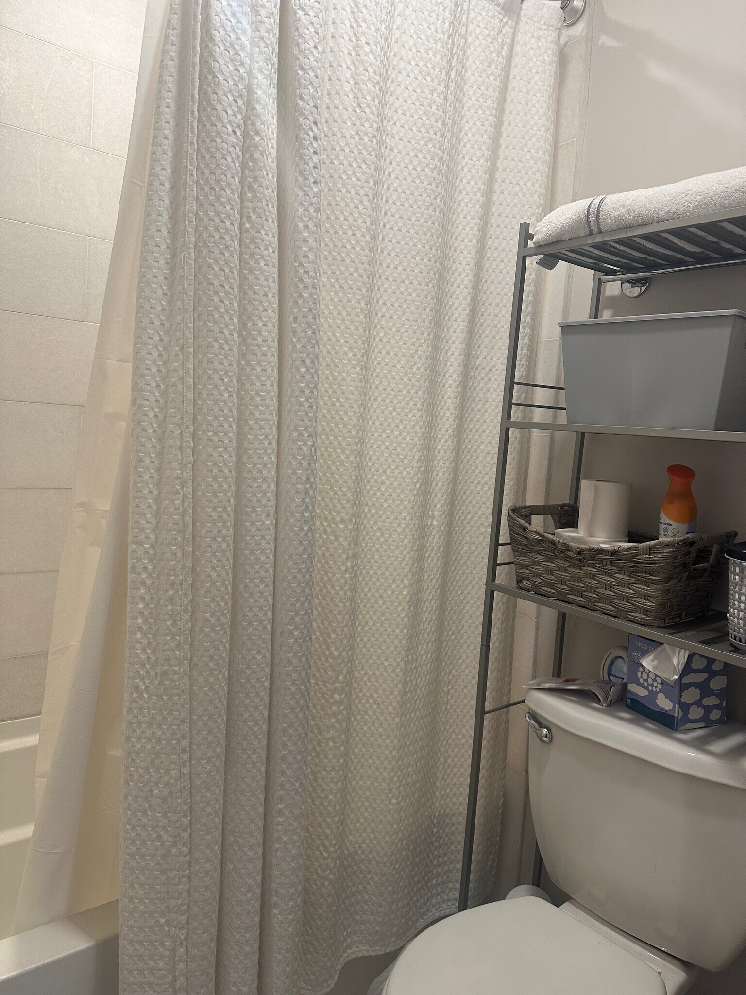 Building Photo - 48 Tuttle St