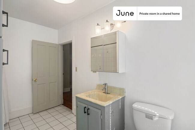 Building Photo - Room in Shared 6 bed/2 bath home