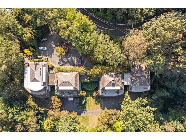 Building Photo - 5 bedroom 4 Bathroom Spectacular Townhome ~ Parking, A/C and More!