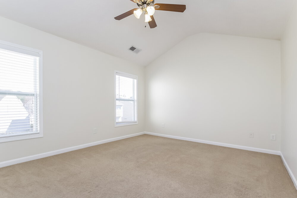 Building Photo - 815 Forsythia Way