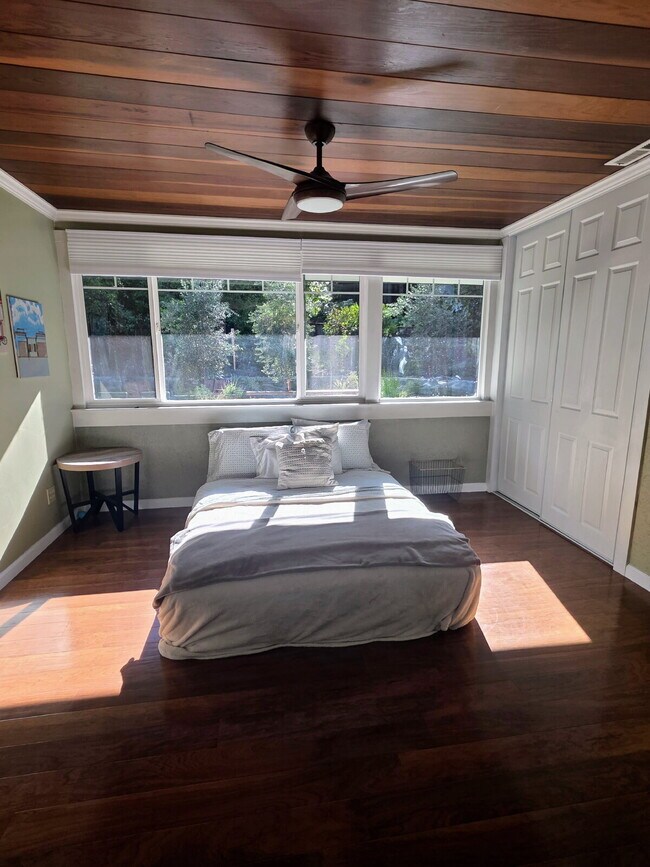 Building Photo - FOUR-BEDROOM HOME WITH PRIVATE SUITE, EXPANSIVE DECKS, GARAGE & WORKSHOP SPACE   Open House 1-2 P...