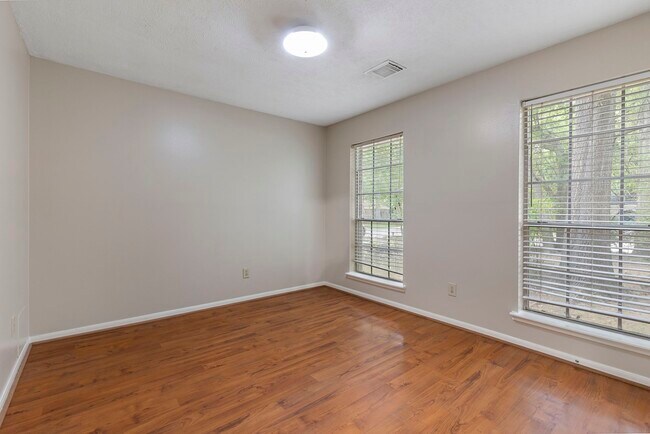 Building Photo - 207 N Dreamweaver Cir