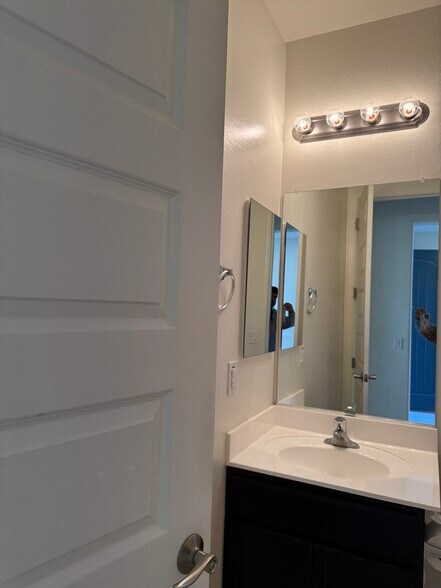 Building Photo - 9431 E Static Ave