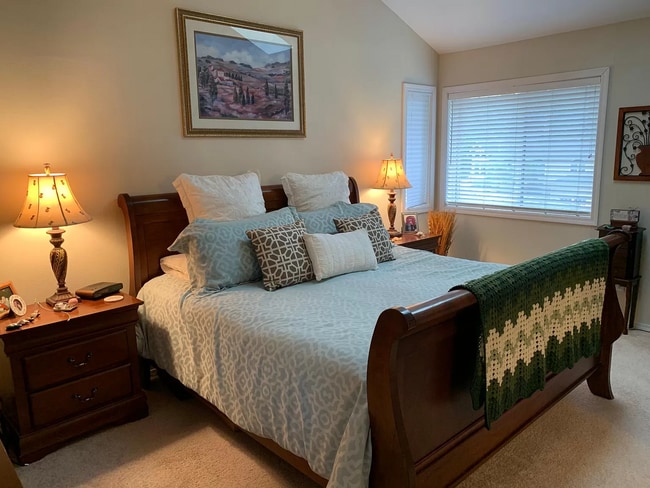 Building Photo - Stunning 2-Bedroom Condo with Panoramic Views in Gig Harbor