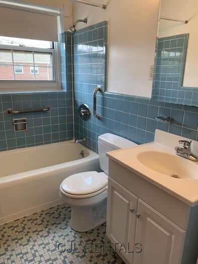 Building Photo - 6 Harris Cir