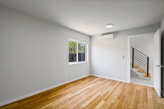 Building Photo - 5605 Sunshine Dr