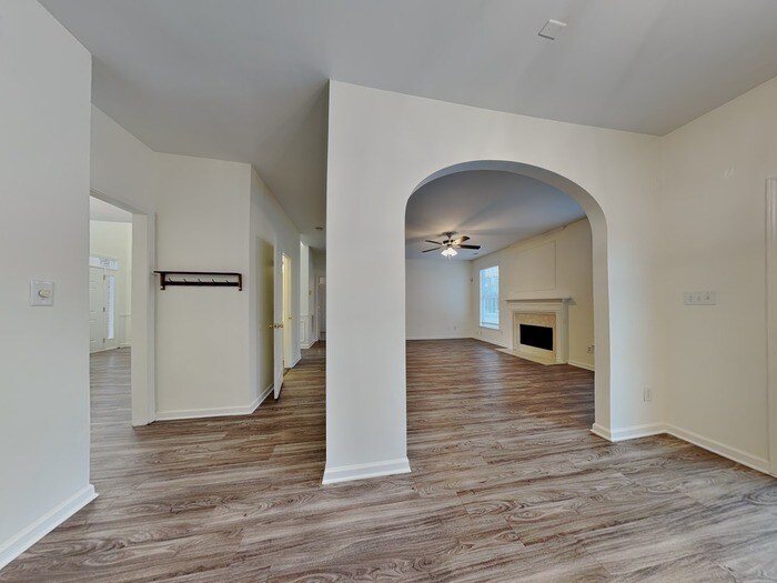 Building Photo - 5859 Crimson Oak Ct