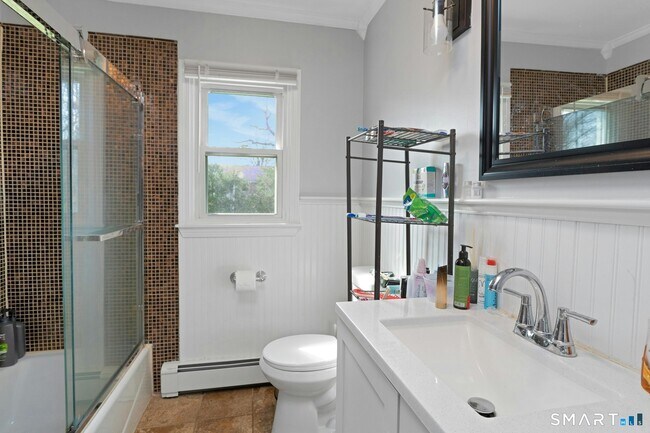 Building Photo - 25 Quinsey Dr
