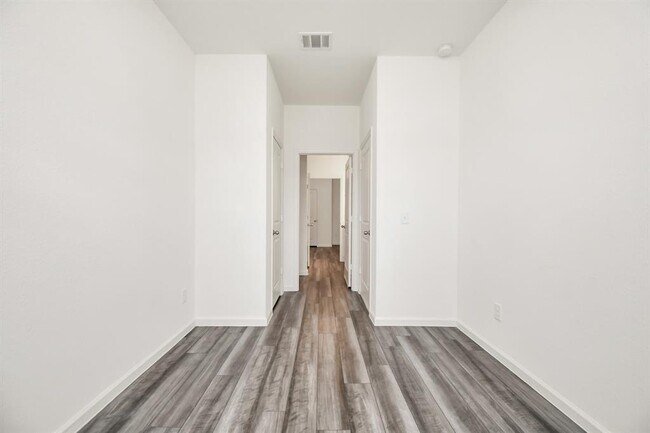 Building Photo - 7807 Royalwood Dr