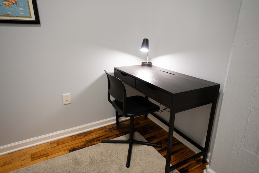 Building Photo - 624 E Walnut St