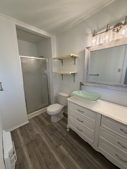 Building Photo - 725 Falcon Dr