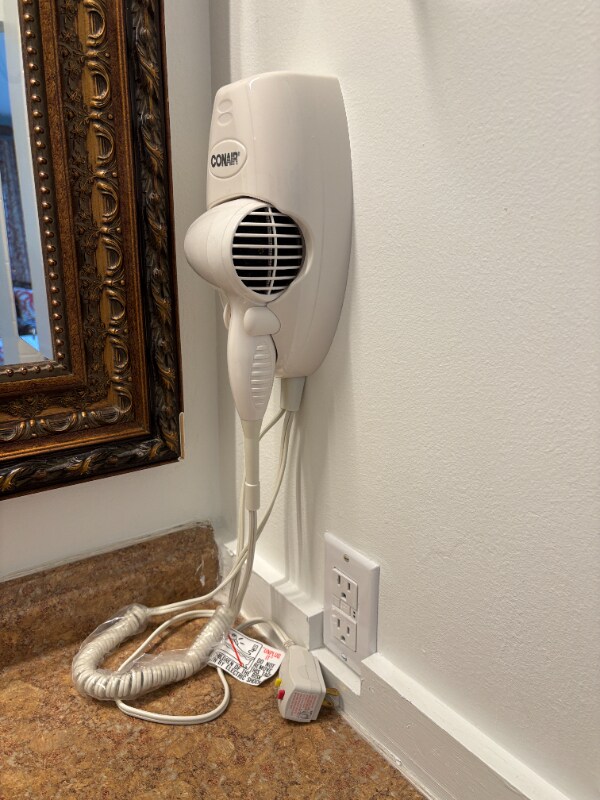 Building Photo - 402 Hillside Ave