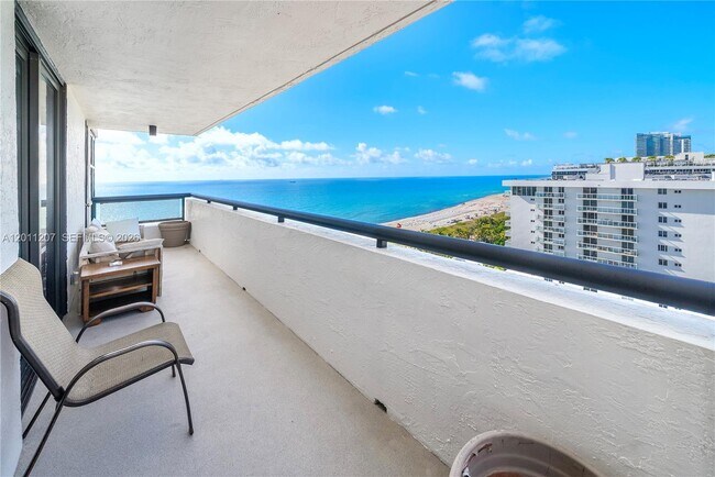 Building Photo - 2555 Collins Ave