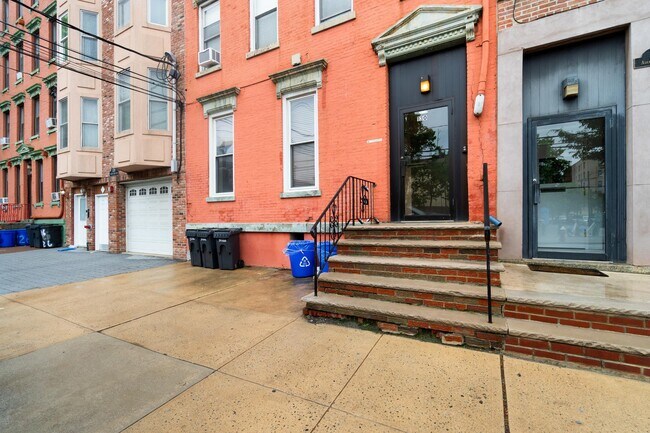 Building Photo - 130 Adams St