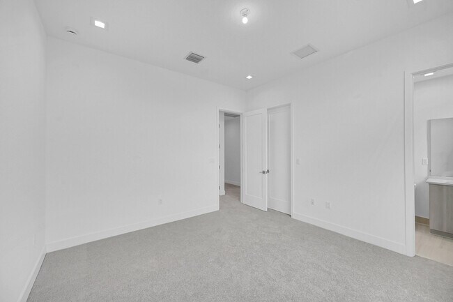Building Photo - 10040 Stockrun Dr