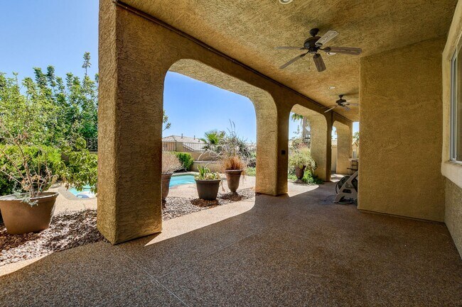 Building Photo - Stunning Summerlin Pool Home!