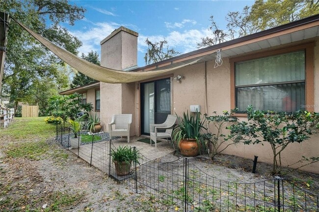 Building Photo - 720 E 6th St