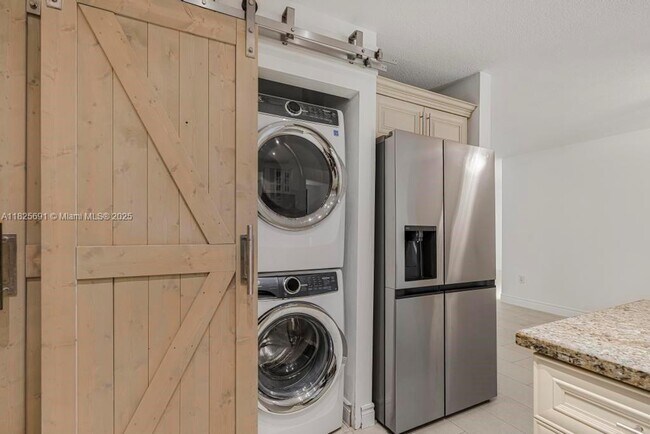 Building Photo - 5850 SW 149th Ave