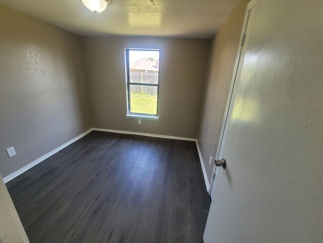 Building Photo - COMING SOON! RARE 5 BEDROOM HOME IN SOUTH OKC / MOORE SCHOOLS!