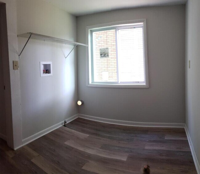 Building Photo - 272 Parkdale Ave