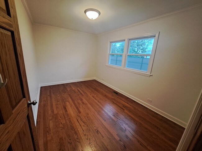 Building Photo - 2045 Farrell Ave