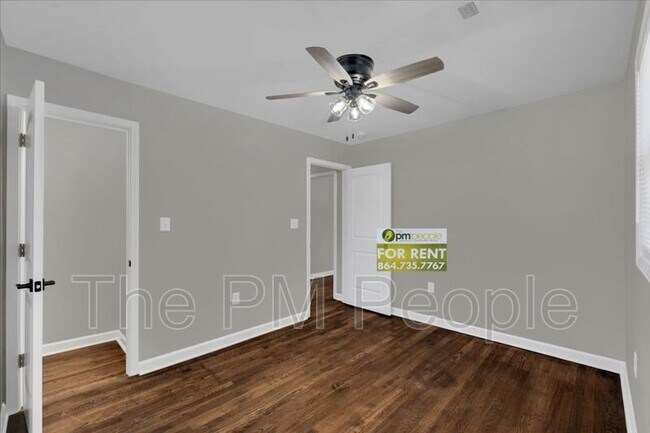 Building Photo - 501 S E St