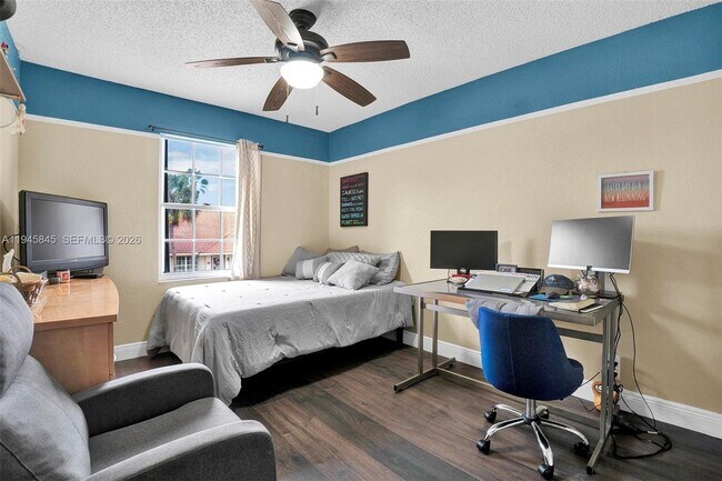 Building Photo - 18071 Clear Brook Cir