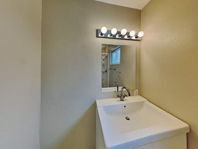 Building Photo - 4525 Brookfield Dr