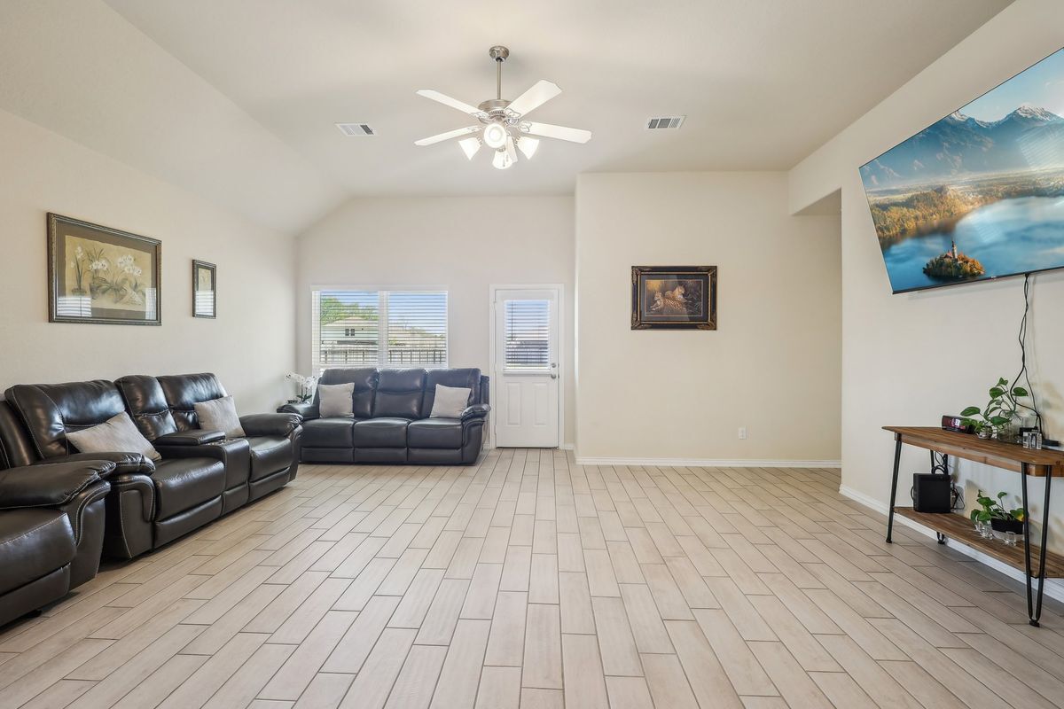 Building Photo - 18473 Railroad Ave