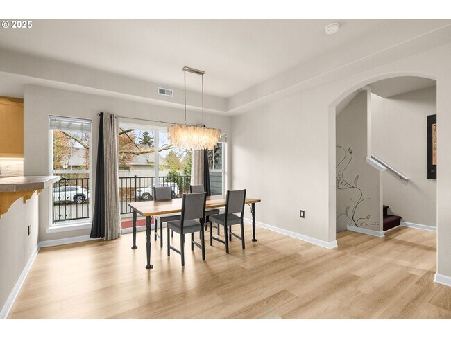 Building Photo - Beautiful Newly Renovated Spacious 3 Bedroom Home!