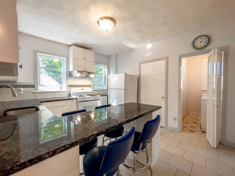 Building Photo - 24 Montvale St