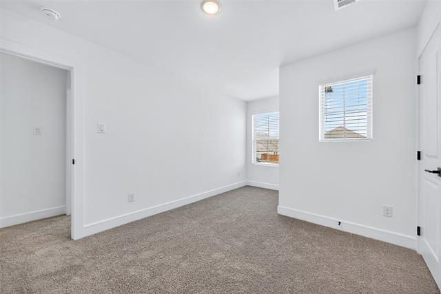 Building Photo - 910 Sunflower Trl