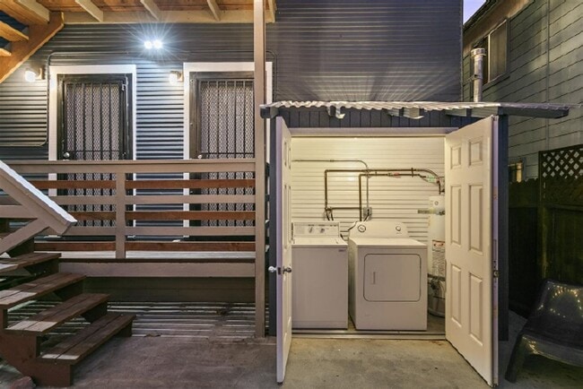 Building Photo - Fully Renovated 2-Bedroom in West Oakland McClymonds Neighborhood