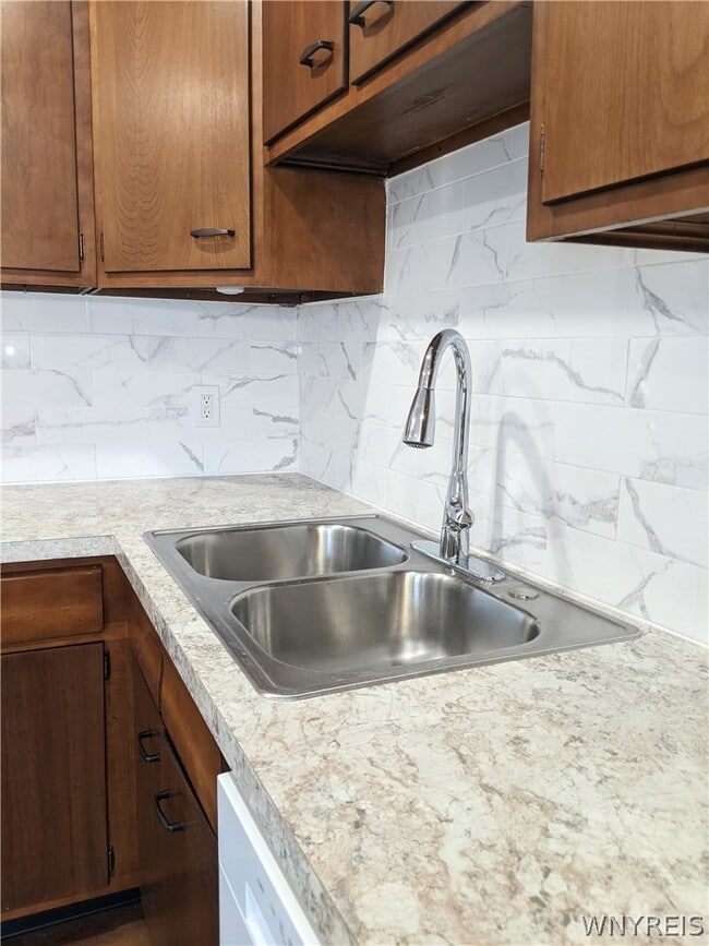 Building Photo - 202 S Union Rd