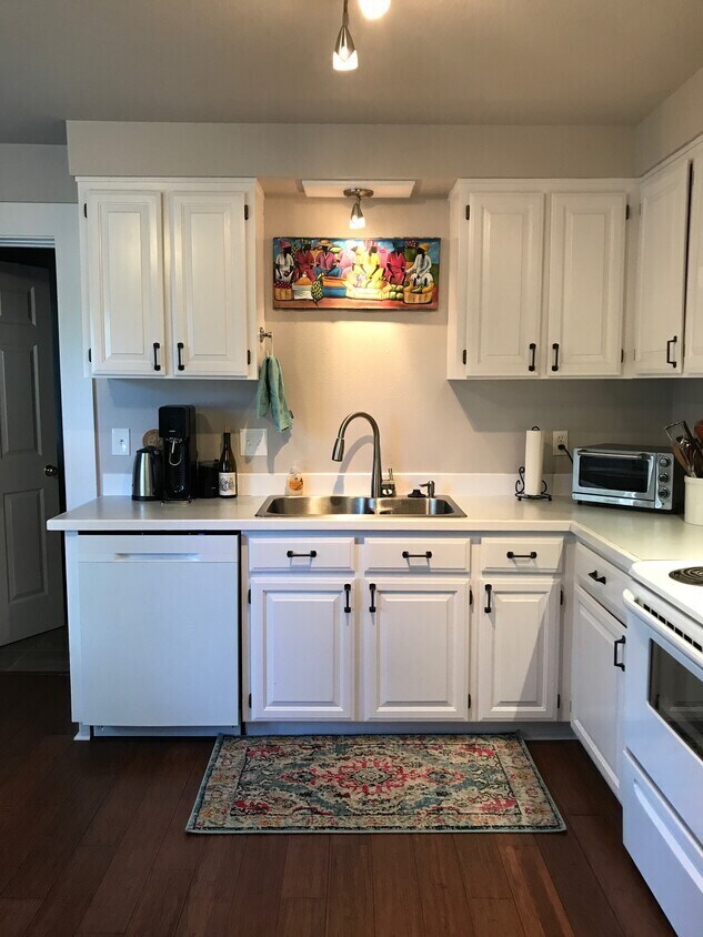 Kitchen - 2097 NW Deschutes Pl