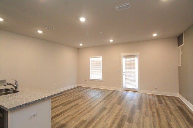 Building Photo - Nature Creek 3BD Townhome w/ Garage, Pool ...