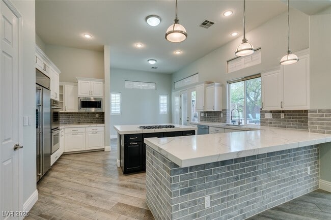 Building Photo - 1704 Cypress Manor Dr