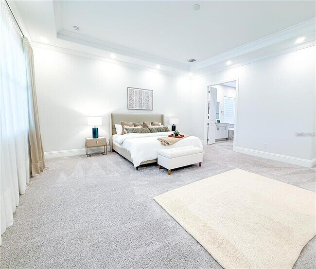 Building Photo - 13125 Casabella Dr