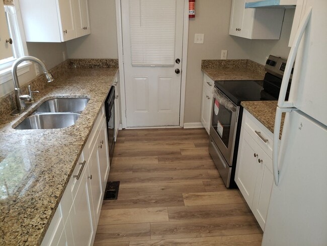 Building Photo - Wonderful Westridge