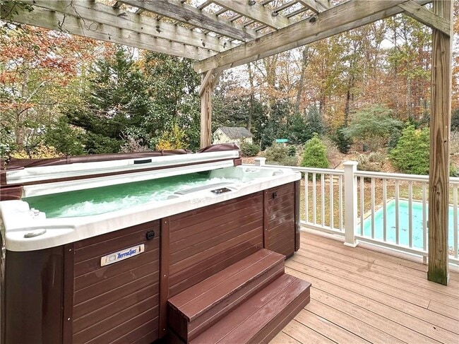 Building Photo - 3232 Brookview Rd