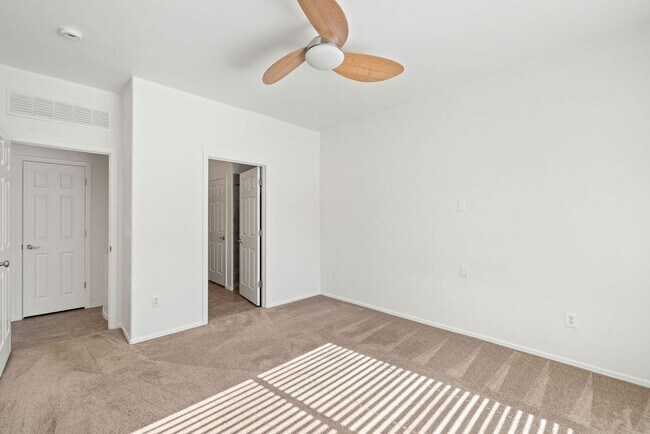 Building Photo - 3 Bedroom Home Located in Sycamore Park