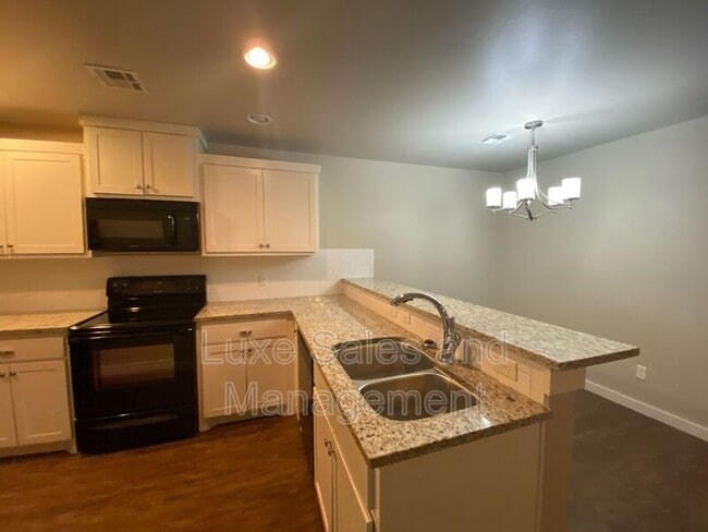 Building Photo - 737 SW 13th St